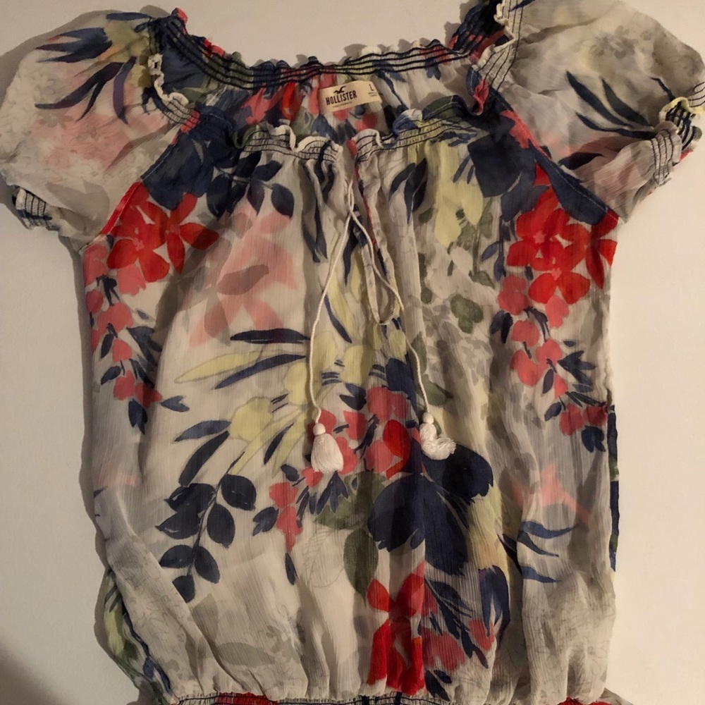Women’s size Large. Hollister floral blouse.